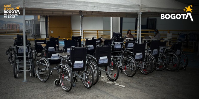 Foto: Entregas sillas de ruedas para personas en condición de discapacidad en la Localidad de los Mártires