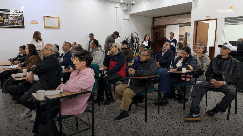 Foto_Comunidad_conoce_avances_del_Regiotram_en_los_martires