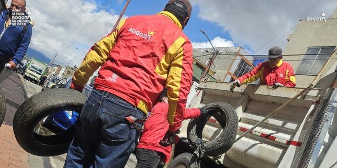  Los Mártires respira mejor: 175 llantas menos contaminando la localidad