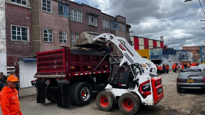 Foto_jornada_de_embellecimiento_voto_nacional_y_la_estanzuela_los_martires