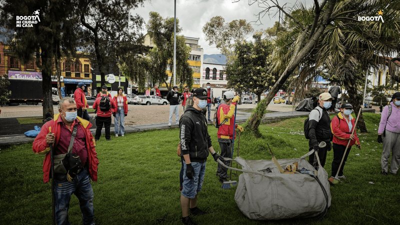 Foto_jornada_de_limpieza_y_recuperación_plaza_españa_los_martires