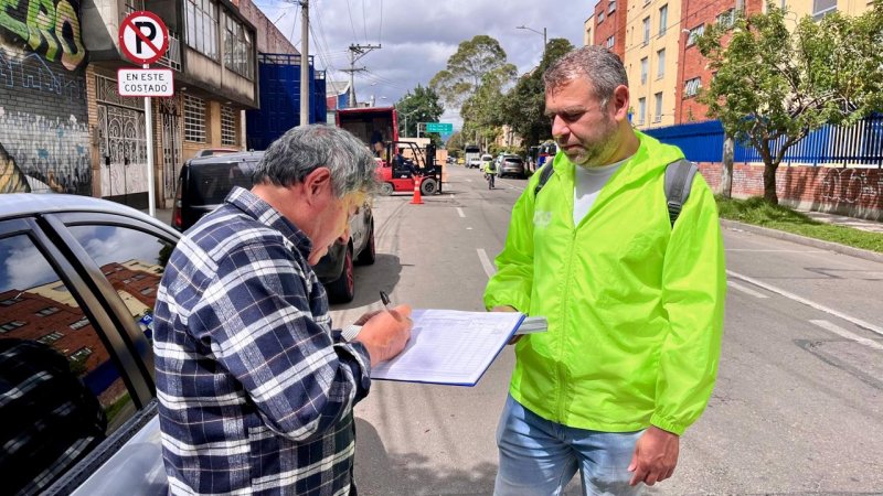 Foto_jornada_de_sensibilización_contra_el_mal_parqueo_los_martires_
