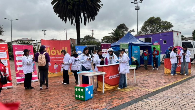 Foto_lanzamiento_Unidad_Móvil_de_ Derechos_Humanos