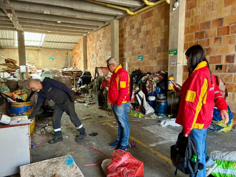 Foto_operativo-IVC_bodegas_de_reciclaje_los_martires