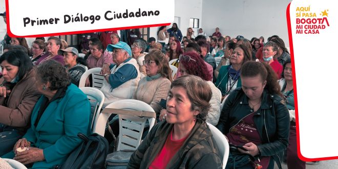 Foto de personas asistiendo a evento público