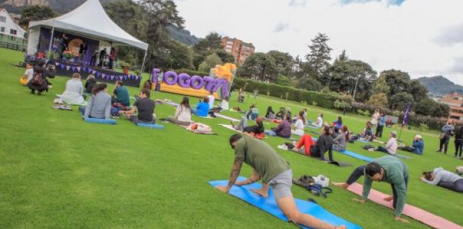Imagne de personas disfrutando del Festival Calma en Bogota