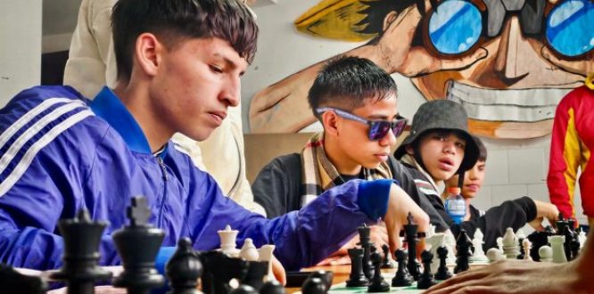 Los Mártires impulsa inclusión con ajedrez comunitario