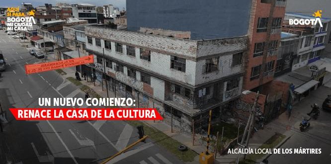 Foto antigua sede de la Casa de la cultrua en proceso de demolición y construcción . localidad de los Mártires