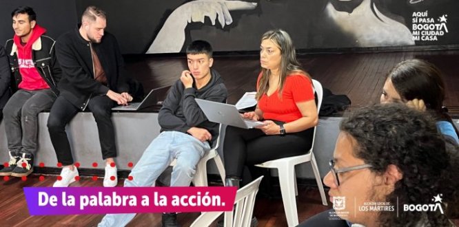 Foto de reunión de jóvenes participando en proyecta local - Localidad de Los Mártires