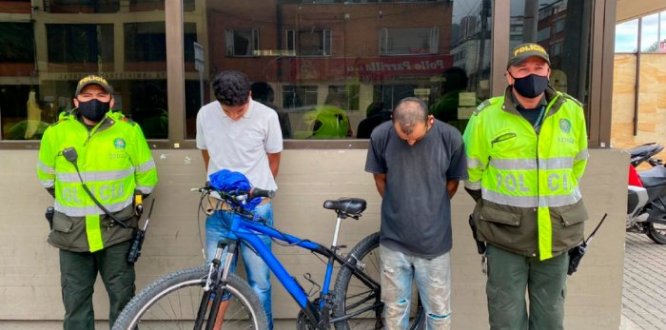 Ladrones de bicicleta capturados en flagrancia eran extranjeros y serán deportados a su país