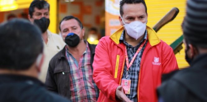 Tras operativo de IVC y espacio público, la Alcaldía Local de Los Mártires creará mesa de trabajo con comerciantes y vecinos de la Plaza Samper Mendoza