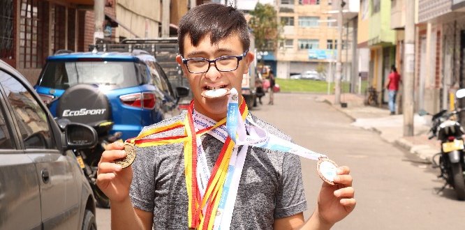 Si usted hace parte de la población con discapacidad y requiere Ayudas Técnicas que no cubre el POS, esta información es para usted