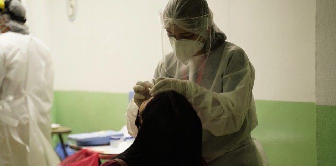 Pruebas de Covid 19 y VIH en la segunda jornada de #SomosBarrio en Los Mártires 