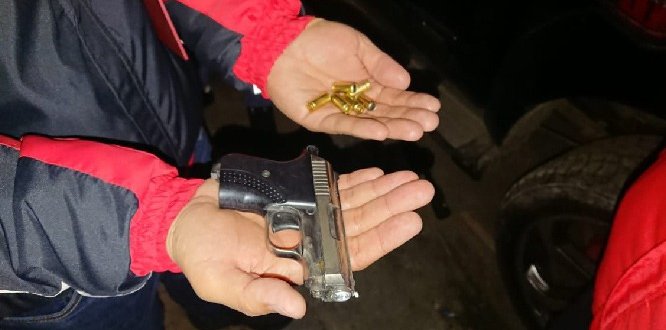 Incautación de un arma traumática tipo pistola m y tres sellamientos en operativo simultáneo en Los Mártires