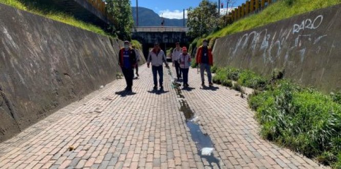 Foto integrantes Alcaldía Local de Los Mártires en el Canal de Los Comuneros