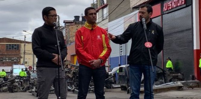 Foto Alcalde Mayor de Bogotá, Alcalde Local de Los Mártires y Comandante de la Policía de Bogotá