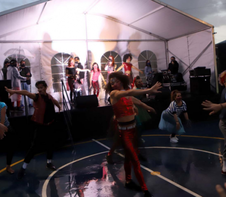 Así fue el inicio de las novenas navideñas al aire libre, en Bogotá