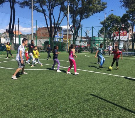 No cuelgue los tenis, póngalos a jugar