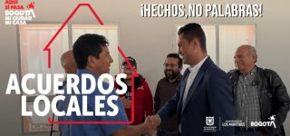 Foto firma de acuerdos locales, en la imagen aparece el alcalde local Johon Jader Suárez