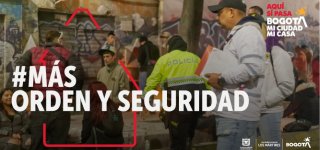 Fotografía de funcionarios de la secretaria de gobierno y alcaldía Local en operativo IVC en el Cementerio Central